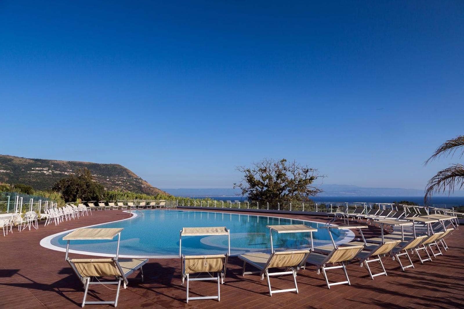 Luzia Agriresort 4*